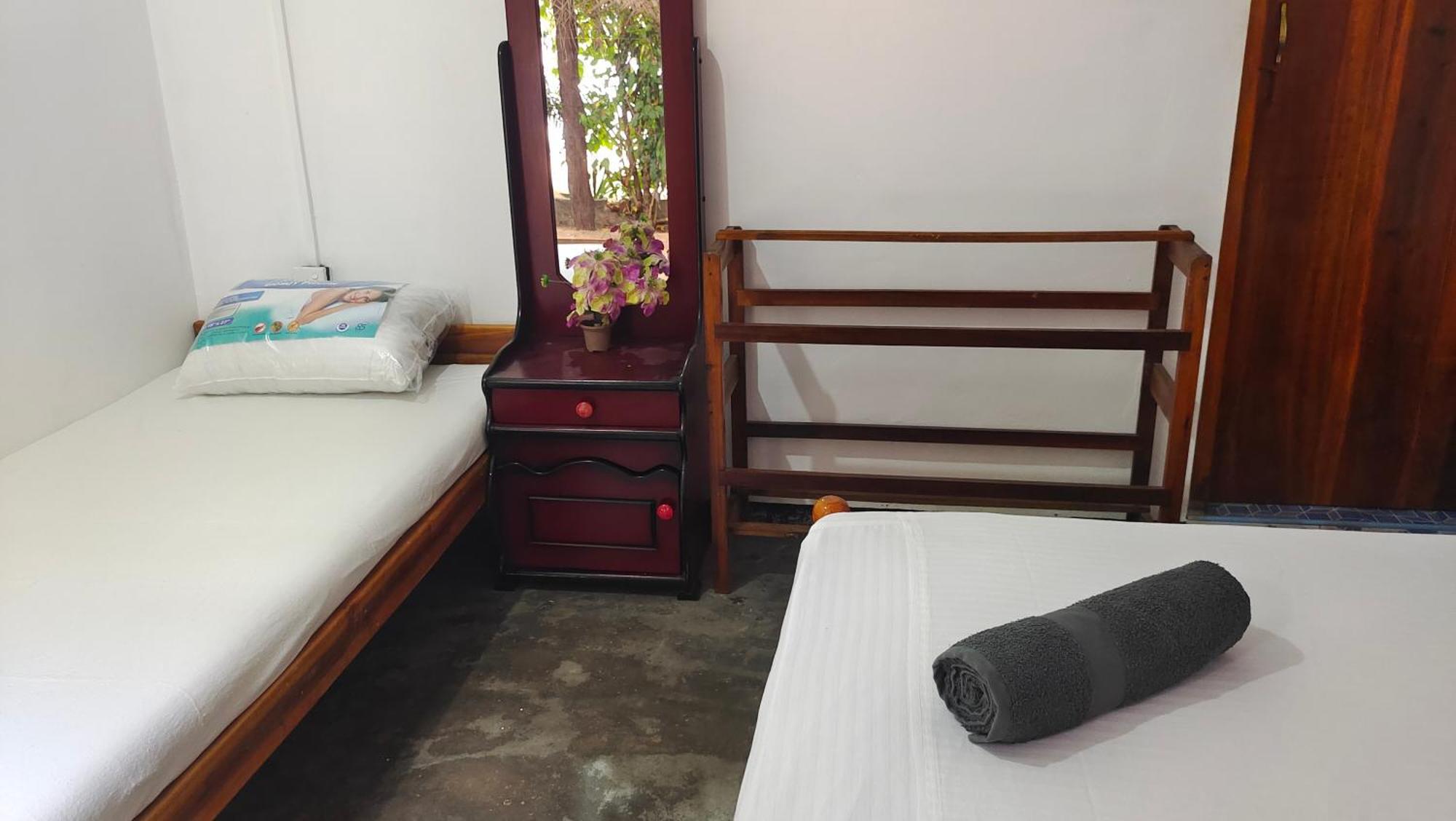Albergue Costels Arugambay Arugam Bay Habitación foto